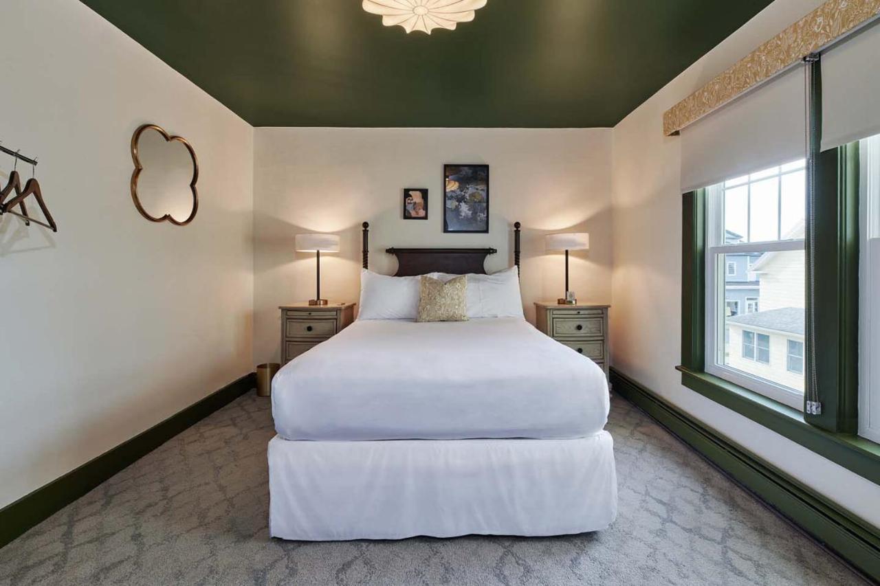 The Whitlock Hotel Lenox Eksteriør billede